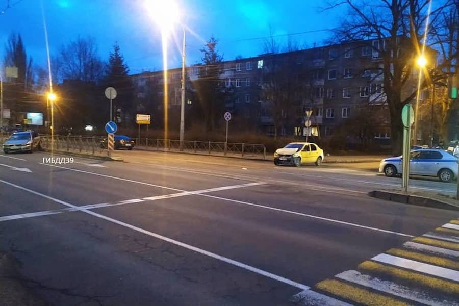 В ДТП на Чекистов пострадала пассажирка такси (фото)
