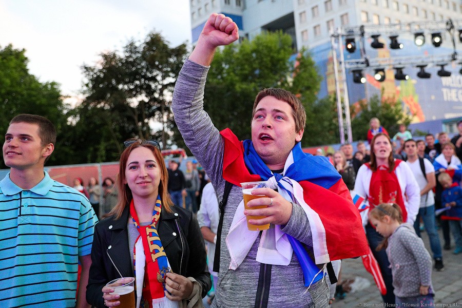 Россия в шаге от плей-офф ЧМ: как вы болели за сборную в фан-зоне у Дома Советов