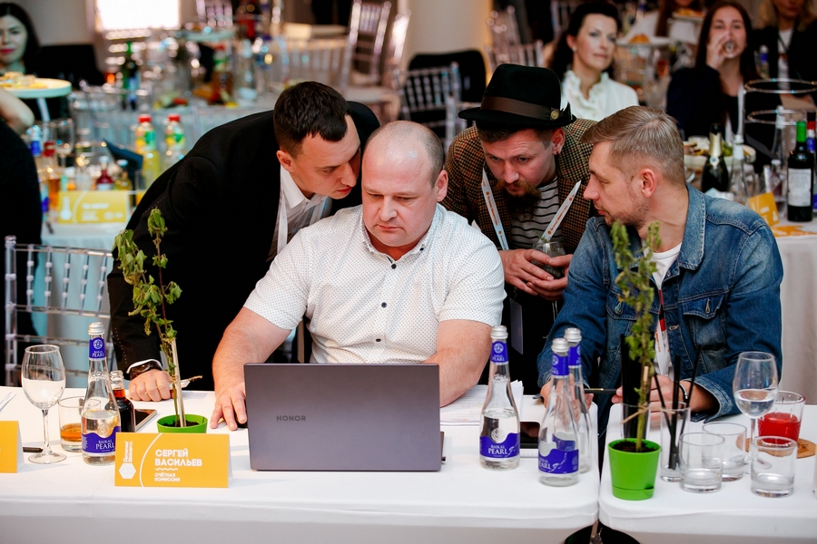 Лучшего бармена Калининграда определили на конкурсе «Янтарный Шейкер-2022»