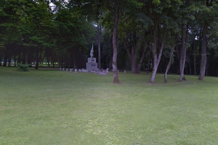 В Литве снесли памятник советским воинам