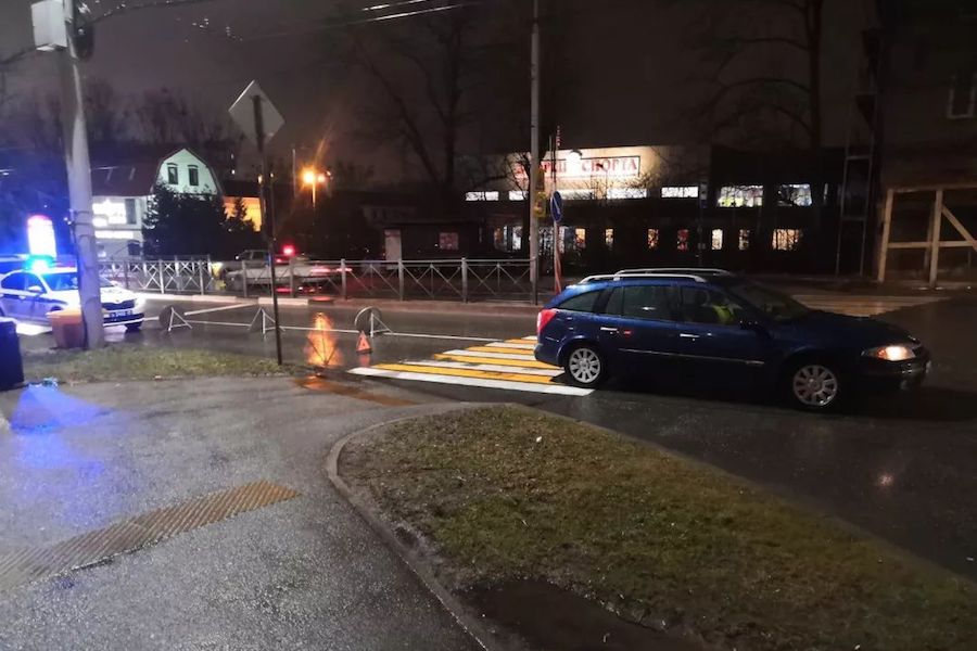 На опасном переходе на Горького сбили девушку (фото)