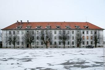 Казарма на Артиллерийской, где замерзают люди, все ещё принадлежит Минобороны