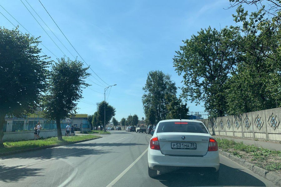 В районе двухъярусного моста возникли пробки из-за ажиотажа вокруг «Крузенштерна» и «Седова»