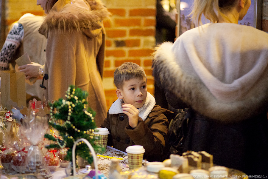 Пес с ними: в «Заре» открылся рождественский «Boom market»
