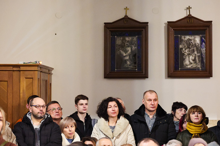 «Тихий крошечный Христос»: калининградские католики встретили Рождество (фото)