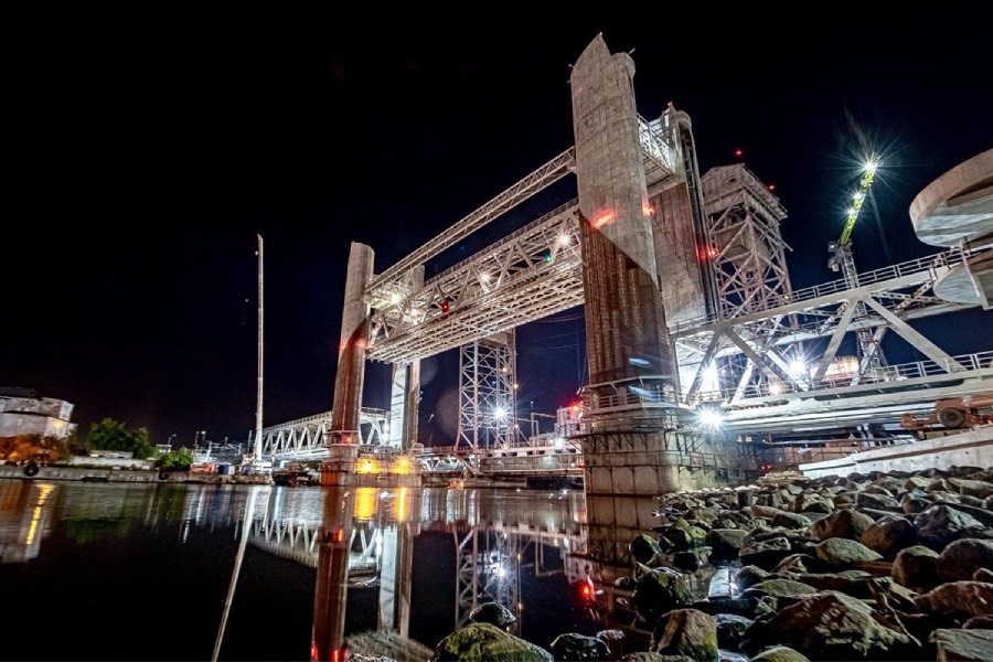 Специалисты завершили второй этап подъема пролёта ж/д моста через Преголю