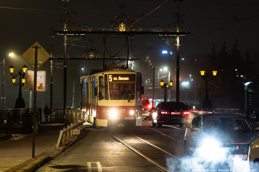 Между огнями и туманами: фотопрогулка по вечернему Калининграду
