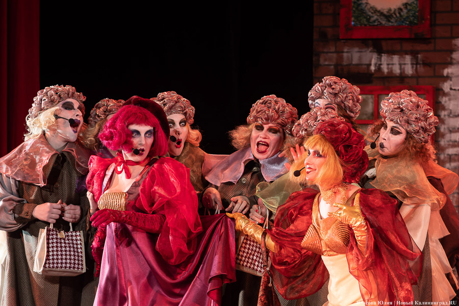 С интонациями The Beatles: в Музыкальном театре показали «Гоголюцинации Чичикова» (фото)