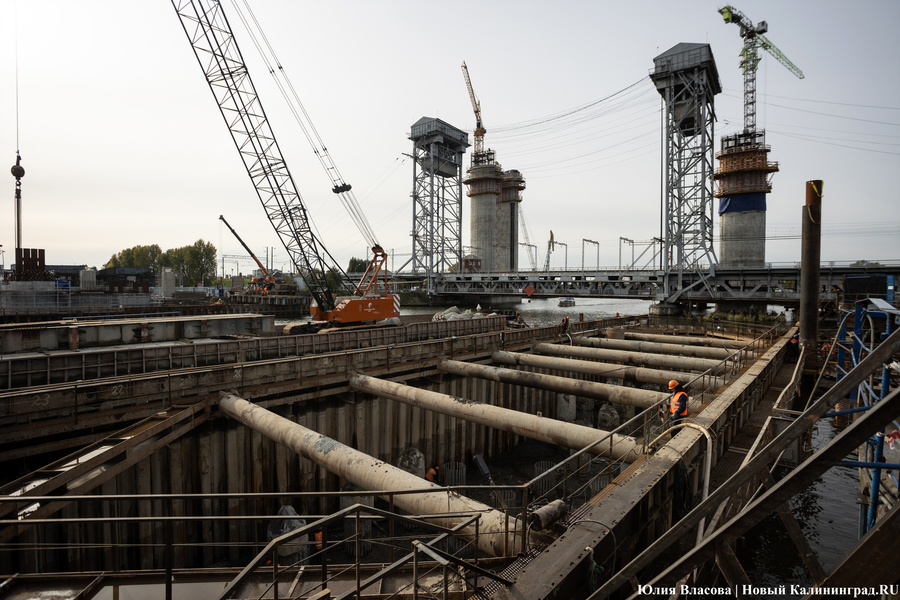 Сохранить vs оставить: что происходит на стройке у двухъярусного моста (фото)