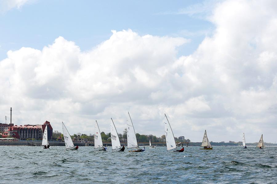 Паруса памяти: фоторепортаж с регаты, посвященной Дню Победы