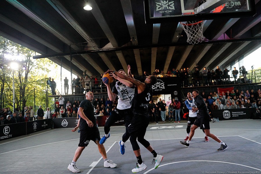 Слэмданк под мостом: в Калининграде прошел статусный турнир по стритболу (фото)