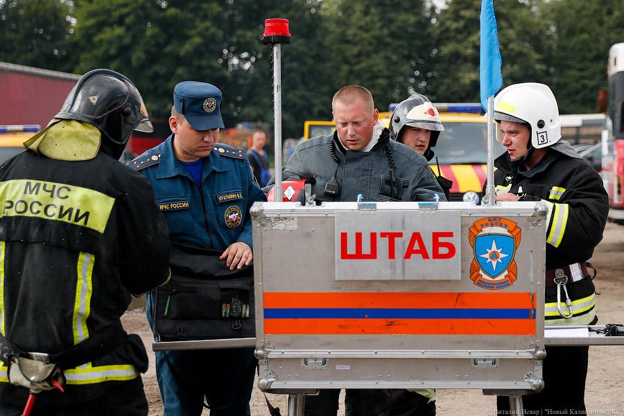 «Кто-то покурил»: на ул. Дзержинского выгорело 200 квадратных метров складов
