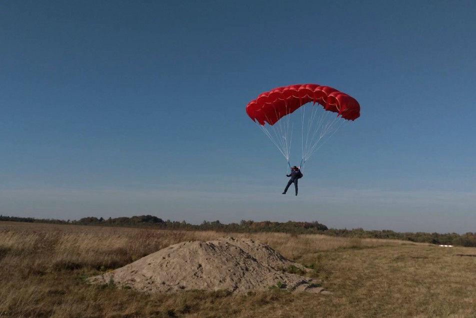 В аэроклубе «Гвардейский» возобновили прыжки с парашютом спустя четыре года