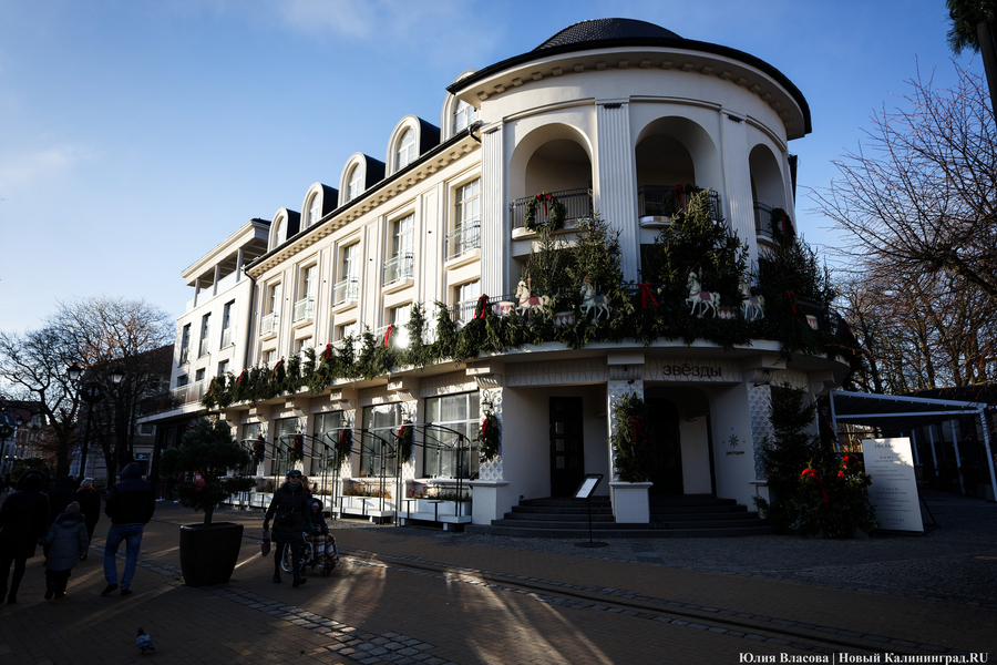 В царстве огненной лошади: как украсили Зеленоградск к Новому году (фото)