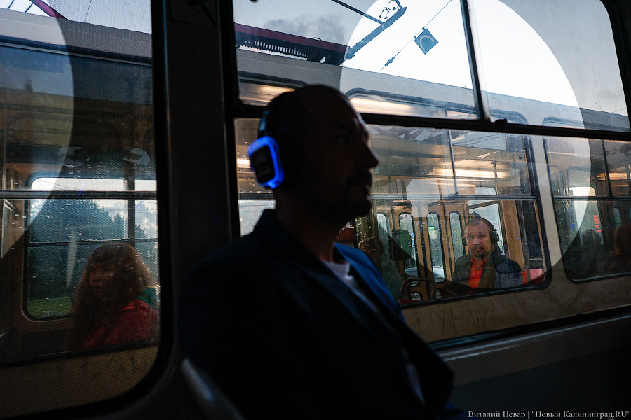 Не Калик, а Кёниг: в Калининграде запустили спектакль-променад в трамвае (фото)