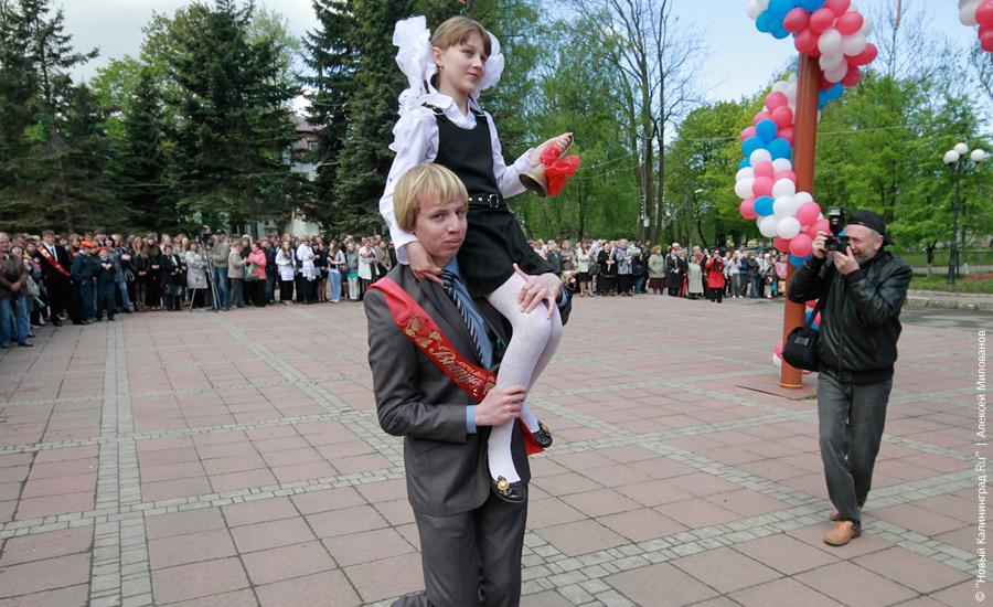 "Последний звонок-2010": фоторепортаж "Нового Калининграда.Ru"