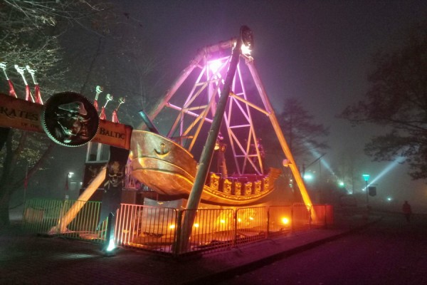 Гуляем в парке, катаемся на аттракционах и едим пиццу из дровяной печи