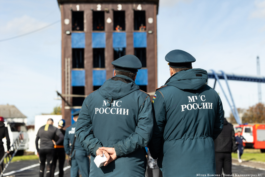 Боевое развертывание: в Калининграде провели соревнования спасателей (фото) 