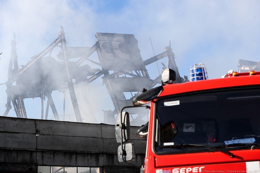 Бетон и балки: последствия крупного пожара на «Цепруссе» (фото)