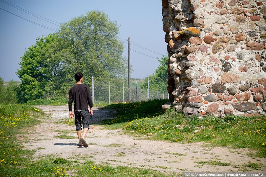 «Приезжайте позже»: территория переданной РПЦ кирхи в Романово превратилась в поселковую свалку