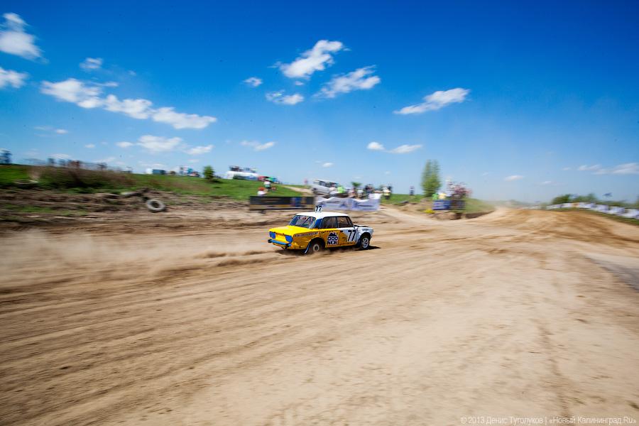 «С шумом и пылью»: фоторепортаж с соревнований по автокроссу