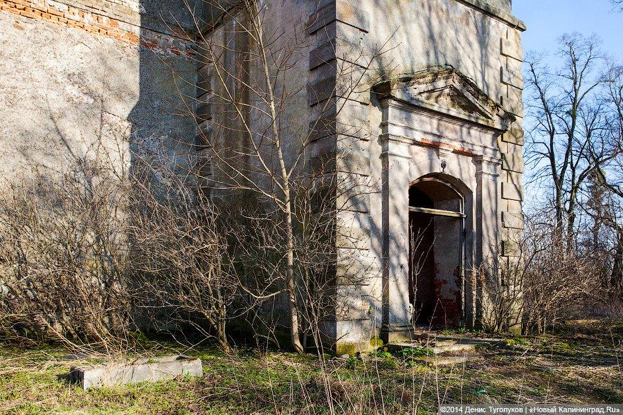 Две башни: руины кирх в поселках Дальнее и Высокое Гвардейского и Славского районов