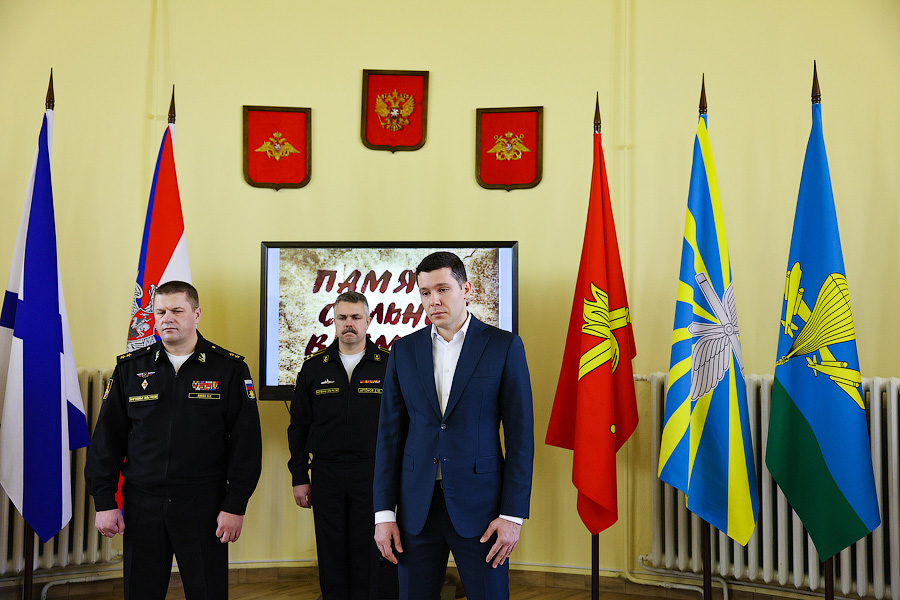 Был учителем, осталось трое детей: вдове контрактника из Гусева вручили золотую звезду (фото)