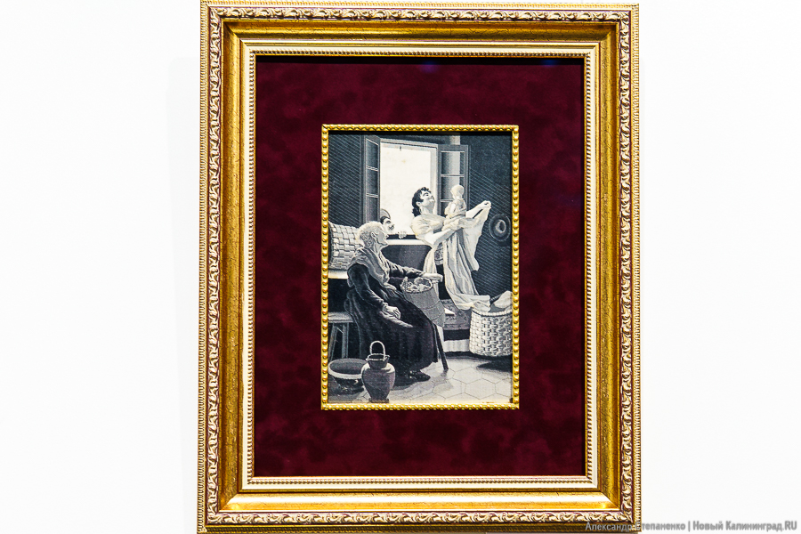 «С французским шармом»: в Калининграде открылась выставка шелковых картин (фото)