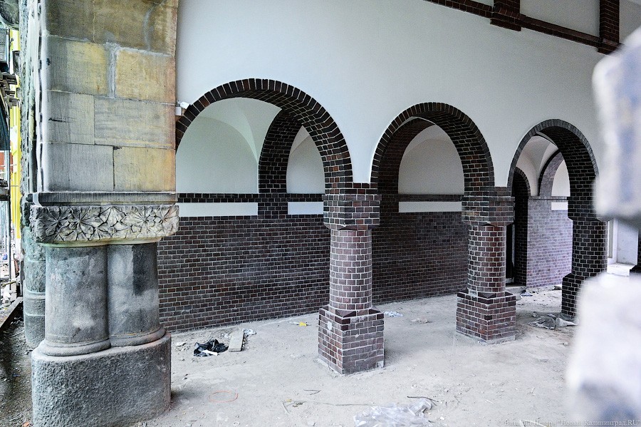 Стекло и треугольники: как выглядит фасад реставрируемой «Кройц-аптеки»