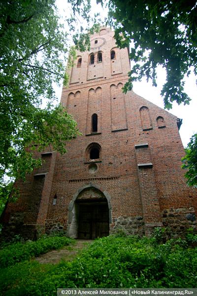 Без окон и дверей: законсервированная Кирха в Домново начала разрушаться