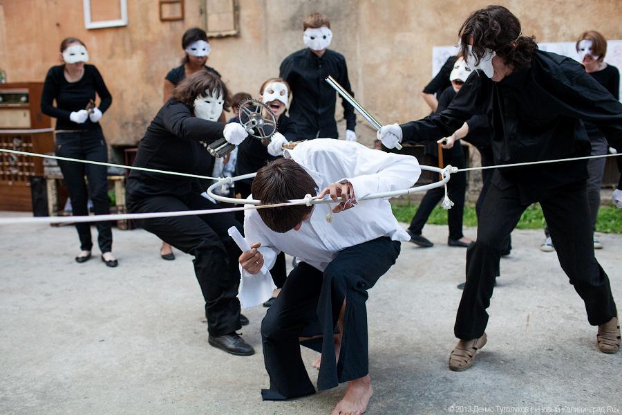 Суета вокруг шкафа: в Калининграде открылась интеллектуальная арт-площадка