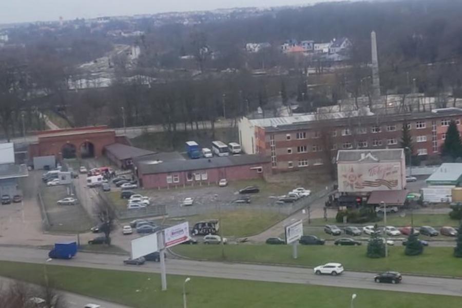 Возле института МВД в Калининграде случился пожар в гаражном боксе