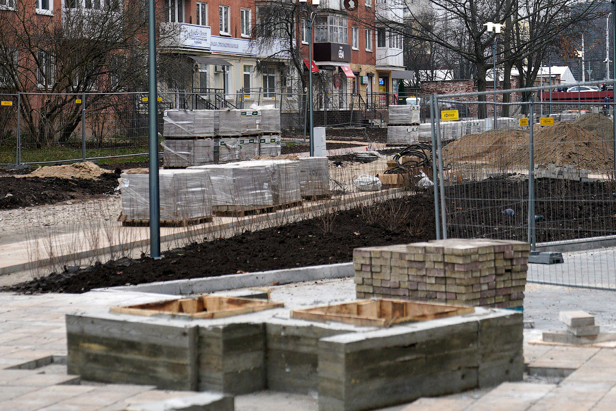 Объять необъятное: что происходит на ул. Рокоссовского, где никак не завершится ремонт (фото)