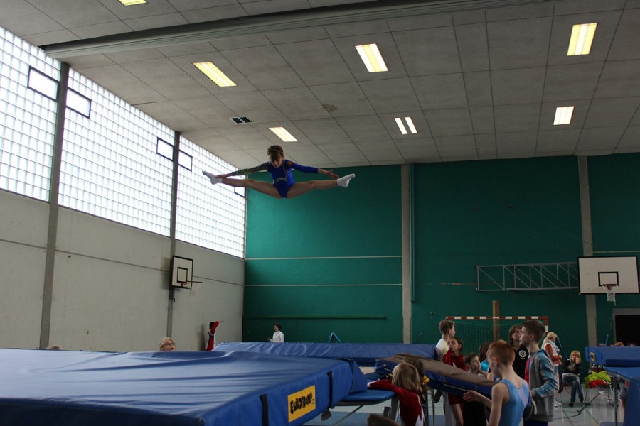 Прыжки на батуте: ваш ребенок будет здоров и счастлив