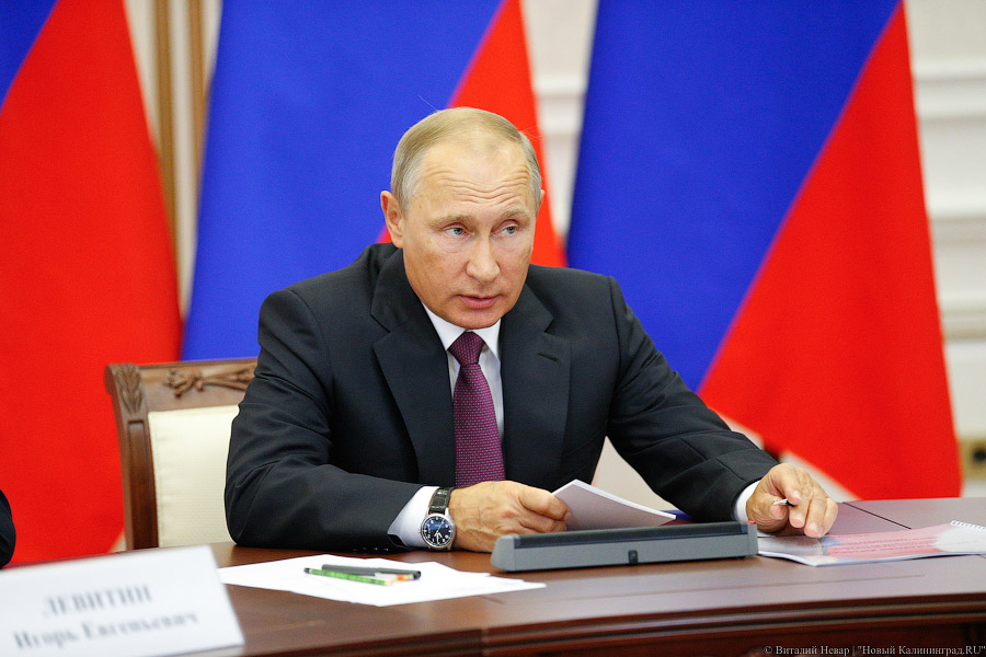 Владимир Путин: сегодня идет сумасшедшая конкуренция за души детей