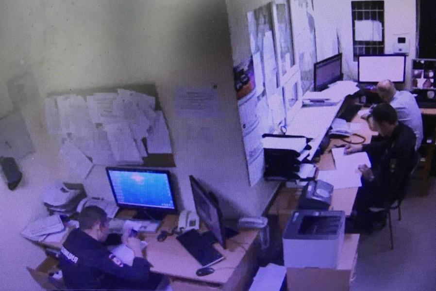 «Корабль идет ко дну»: в суде показали видеозапись ночи в ОМВД, когда погиб Вшивков