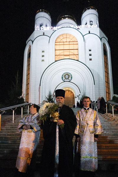 Рождество Христово: богослужение в Храме Христа Спасителя (фото)