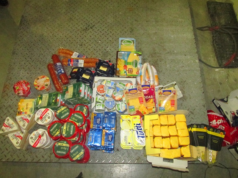 Водитель фуры пытался ввезти в регион 43 кг продуктов из Польши