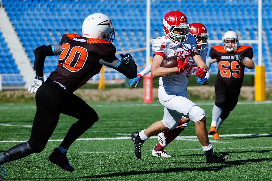 Пролёт «Ястребов»: как в Калининграде сыграли в американский футбол (фото)