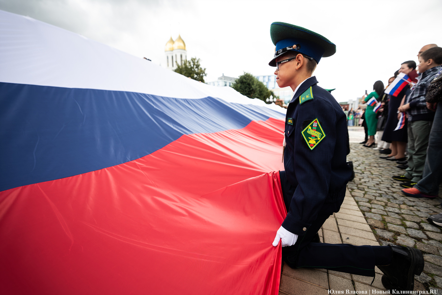 Триколор объединяет: как Калининград отметил День Государственного флага 