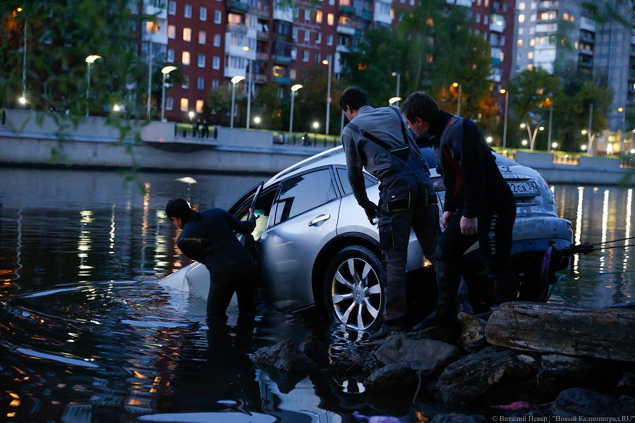 Перепутал педали: как доставали утонувшую «Инфинити»