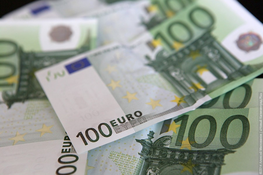 Курс евро превысил 73 руб. впервые за три недели