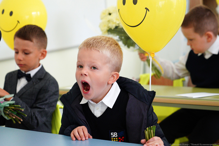 Серьёзное дело: как прошла первая линейка в самой новой школе Калининграда