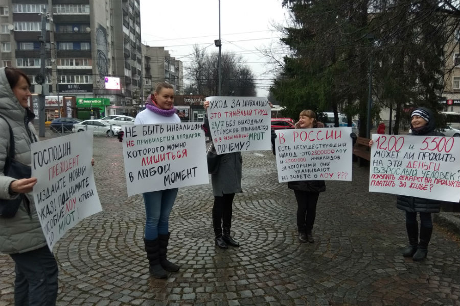 В Калининграде прошел пикет за повышение пособий по уходу за детьми-инвалидами