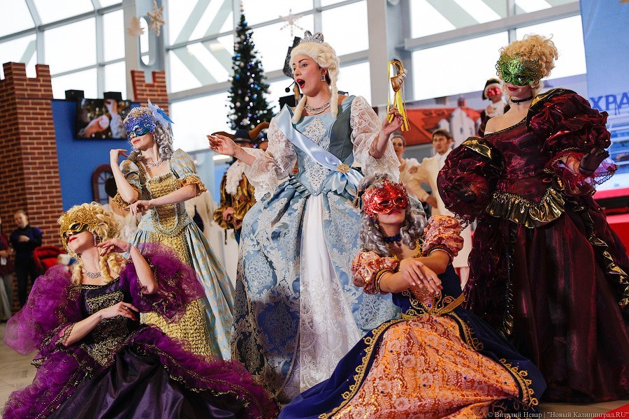 Кринолины в тумане: в «Храброво» дали бал в честь Елизаветы Петровны (фото)