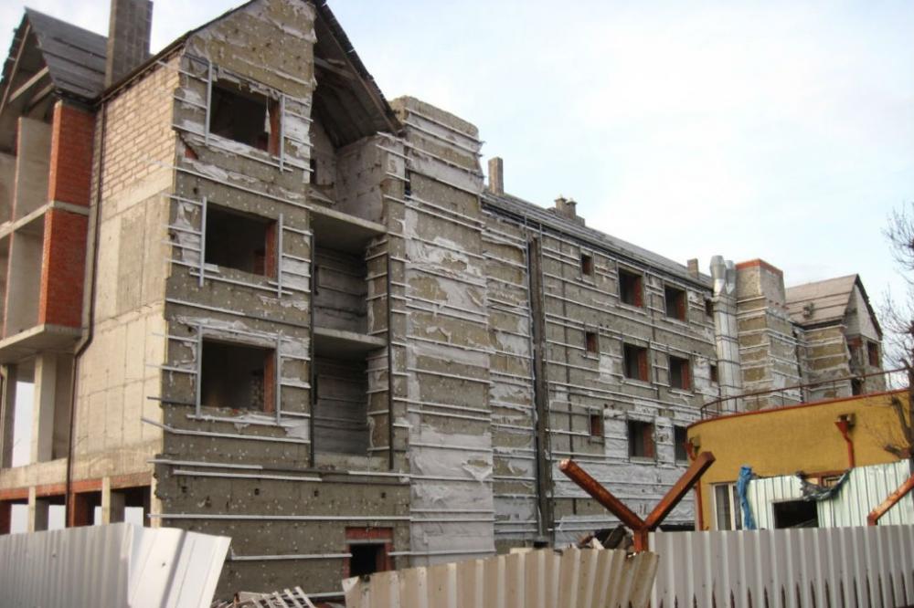 Суд разрешил реконструировать недостроенную гостиницу у променада в Зеленоградске