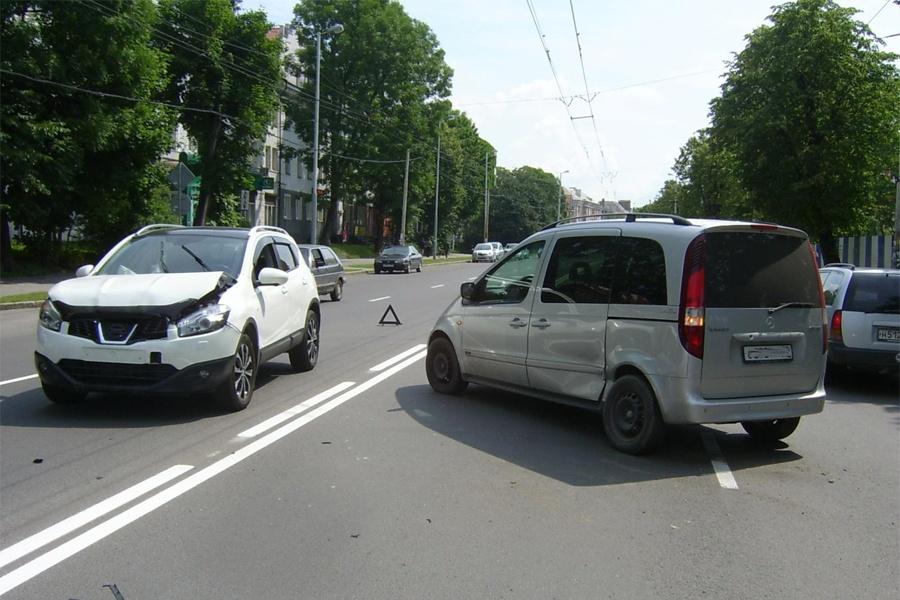 На выходных в Калининграде двое пешеходов попали под автомобили (+фото)