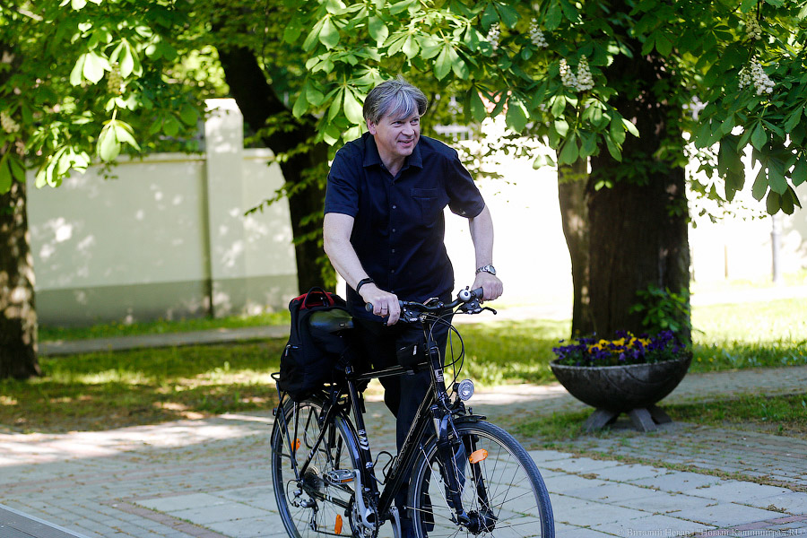 Приколесили: как калининградские чиновники в пятницу на работу добирались