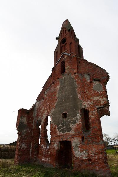 В списках не значится: в полузабытом поселке обрушается «несуществующая» кирха