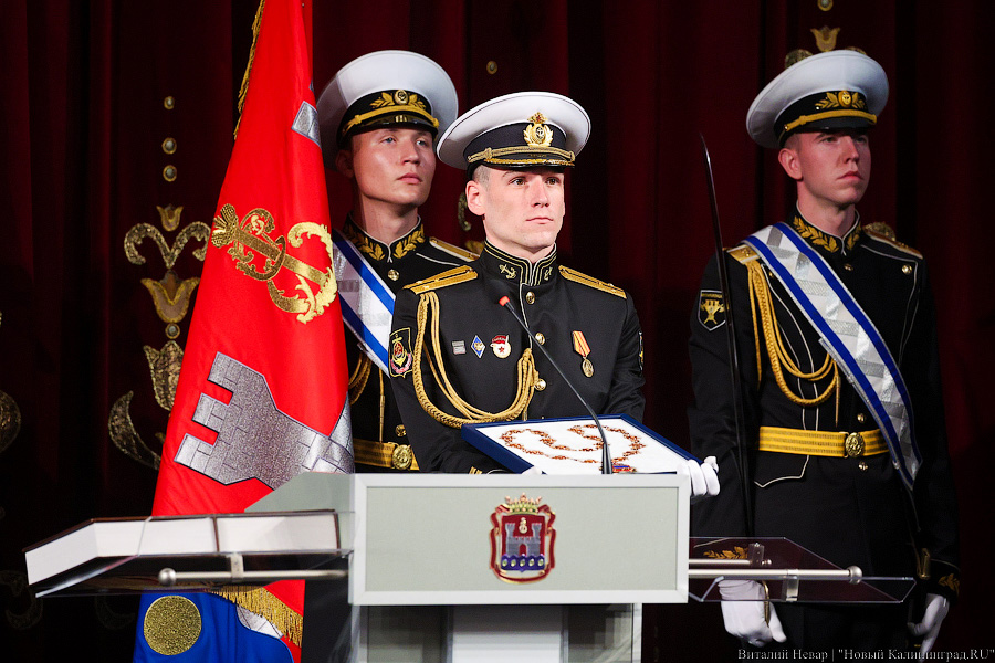 Оркестр, хор и караул: Антон Алиханов снова стал губернатором (фото)